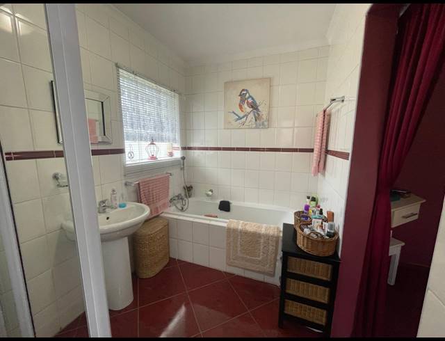 3 BEDROOM CLUSTER FOR SALE IN LAMBTON